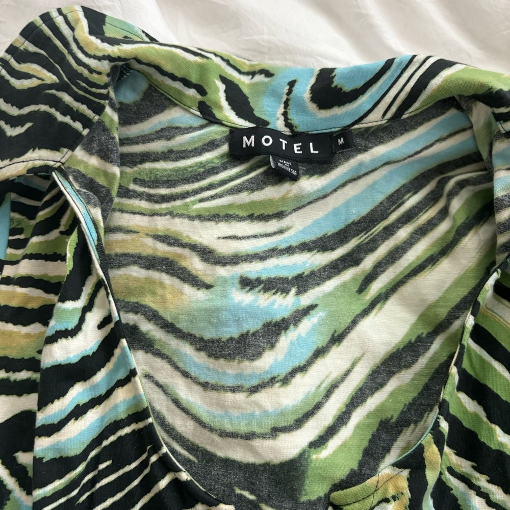 Motel Ruth Shirt - Picture 4 of 5